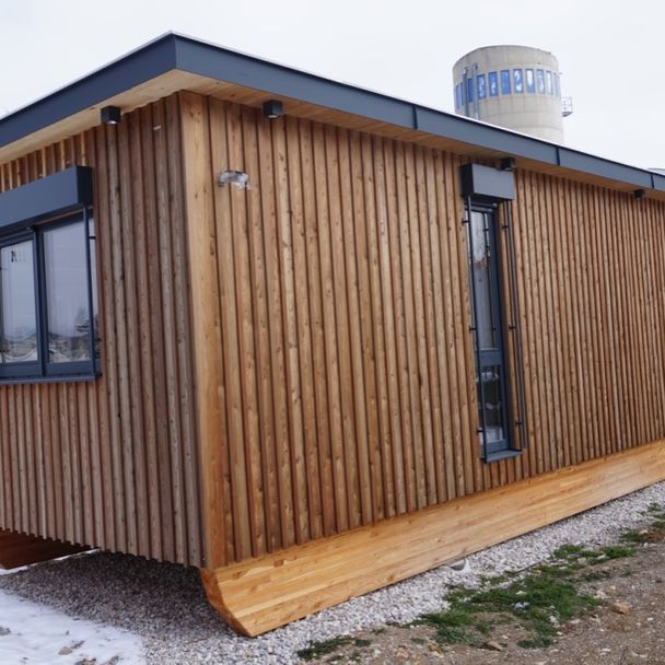 Container 